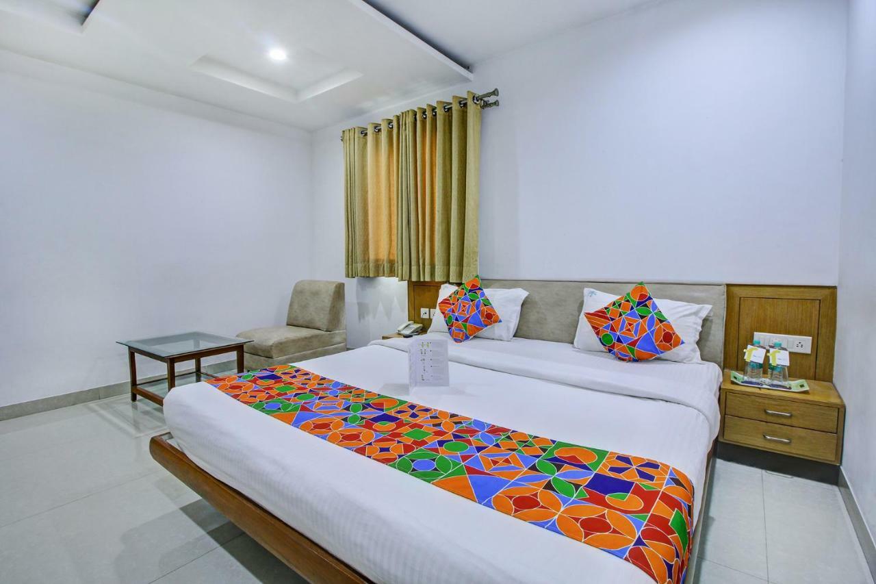 Fabhotel Syberitic Suites Gachibowli - Fully Vaccinated Staff Kondapur  Bagian luar foto