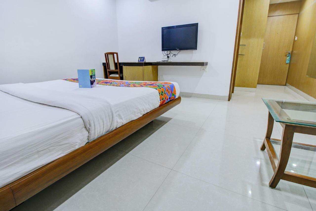 Fabhotel Syberitic Suites Gachibowli - Fully Vaccinated Staff Kondapur  Bagian luar foto