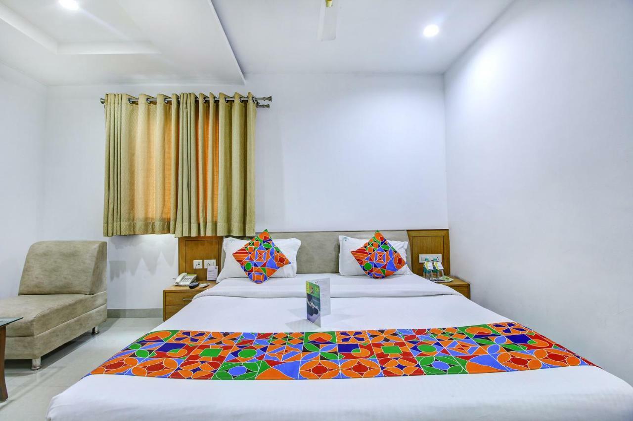 Fabhotel Syberitic Suites Gachibowli - Fully Vaccinated Staff Kondapur  Bagian luar foto