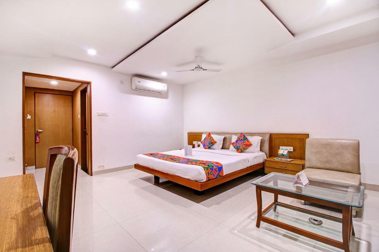 Fabhotel Syberitic Suites Gachibowli - Fully Vaccinated Staff Kondapur  Bagian luar foto