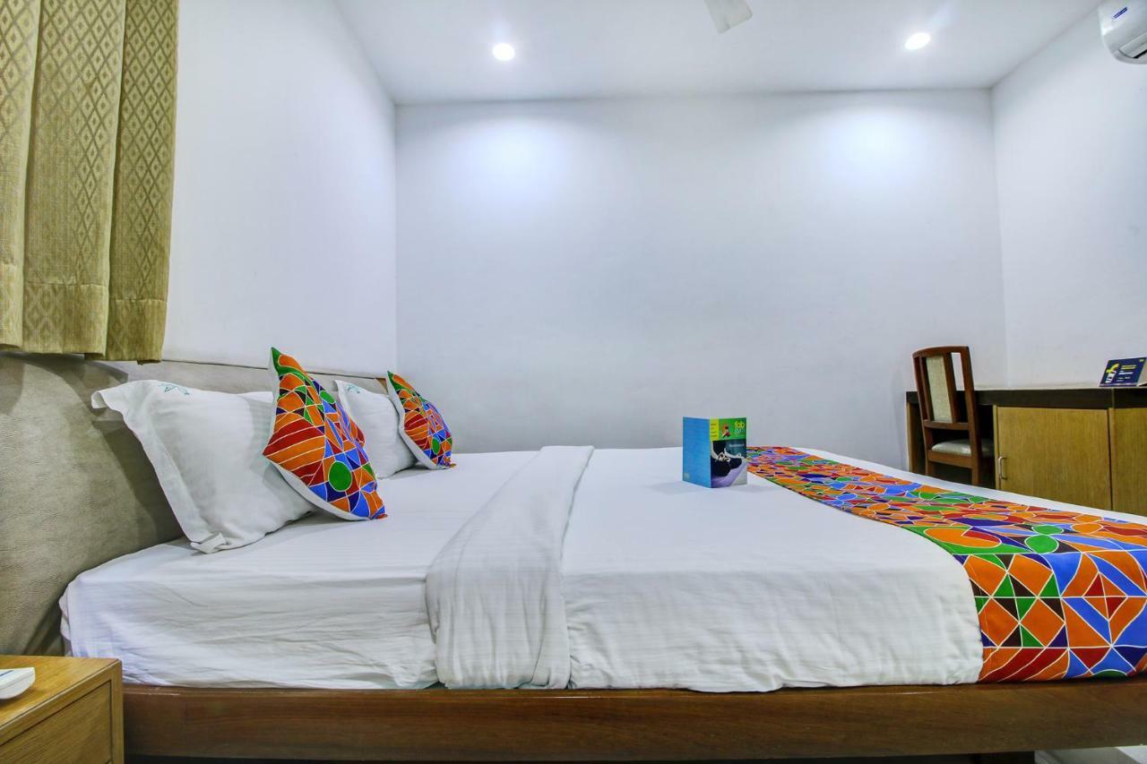 Fabhotel Syberitic Suites Gachibowli - Fully Vaccinated Staff Kondapur  Bagian luar foto