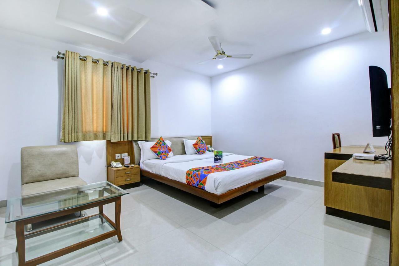 Fabhotel Syberitic Suites Gachibowli - Fully Vaccinated Staff Kondapur  Bagian luar foto