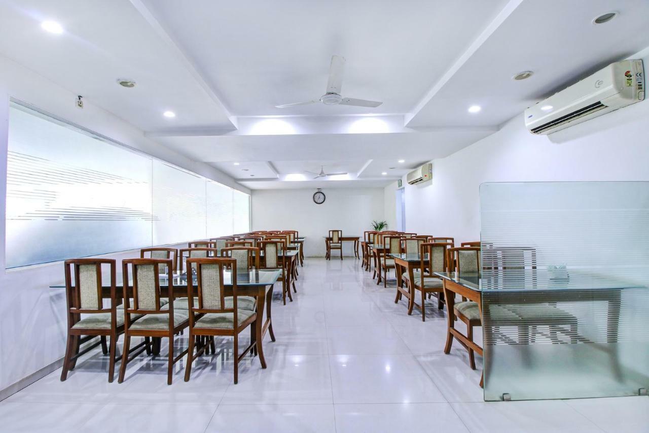 Fabhotel Syberitic Suites Gachibowli - Fully Vaccinated Staff Kondapur  Bagian luar foto