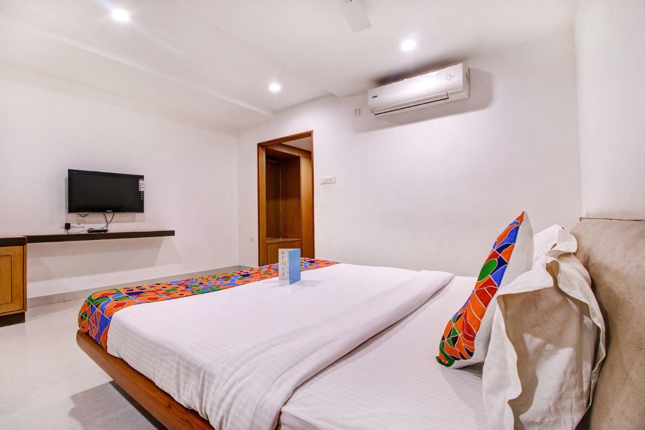 Fabhotel Syberitic Suites Gachibowli - Fully Vaccinated Staff Kondapur  Bagian luar foto