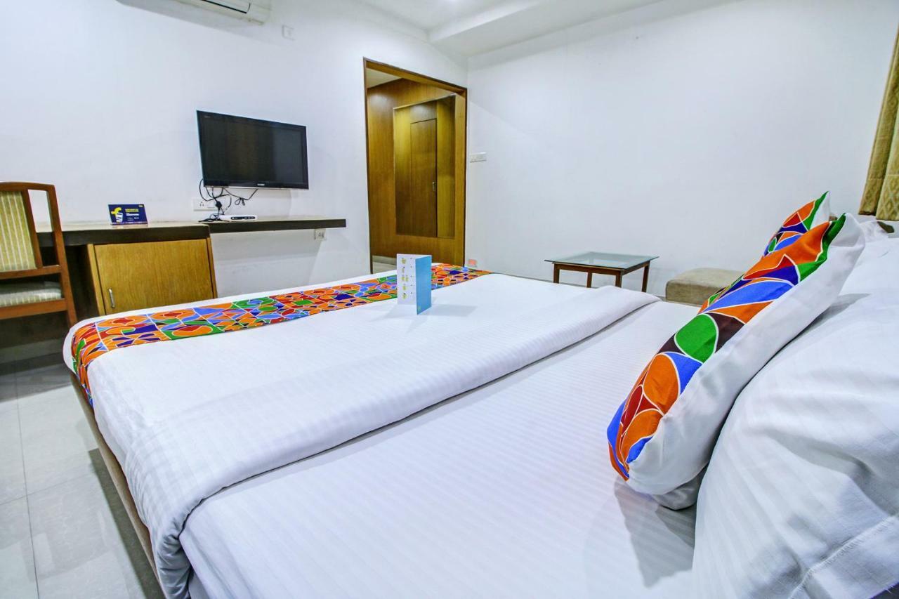 Fabhotel Syberitic Suites Gachibowli - Fully Vaccinated Staff Kondapur  Bagian luar foto