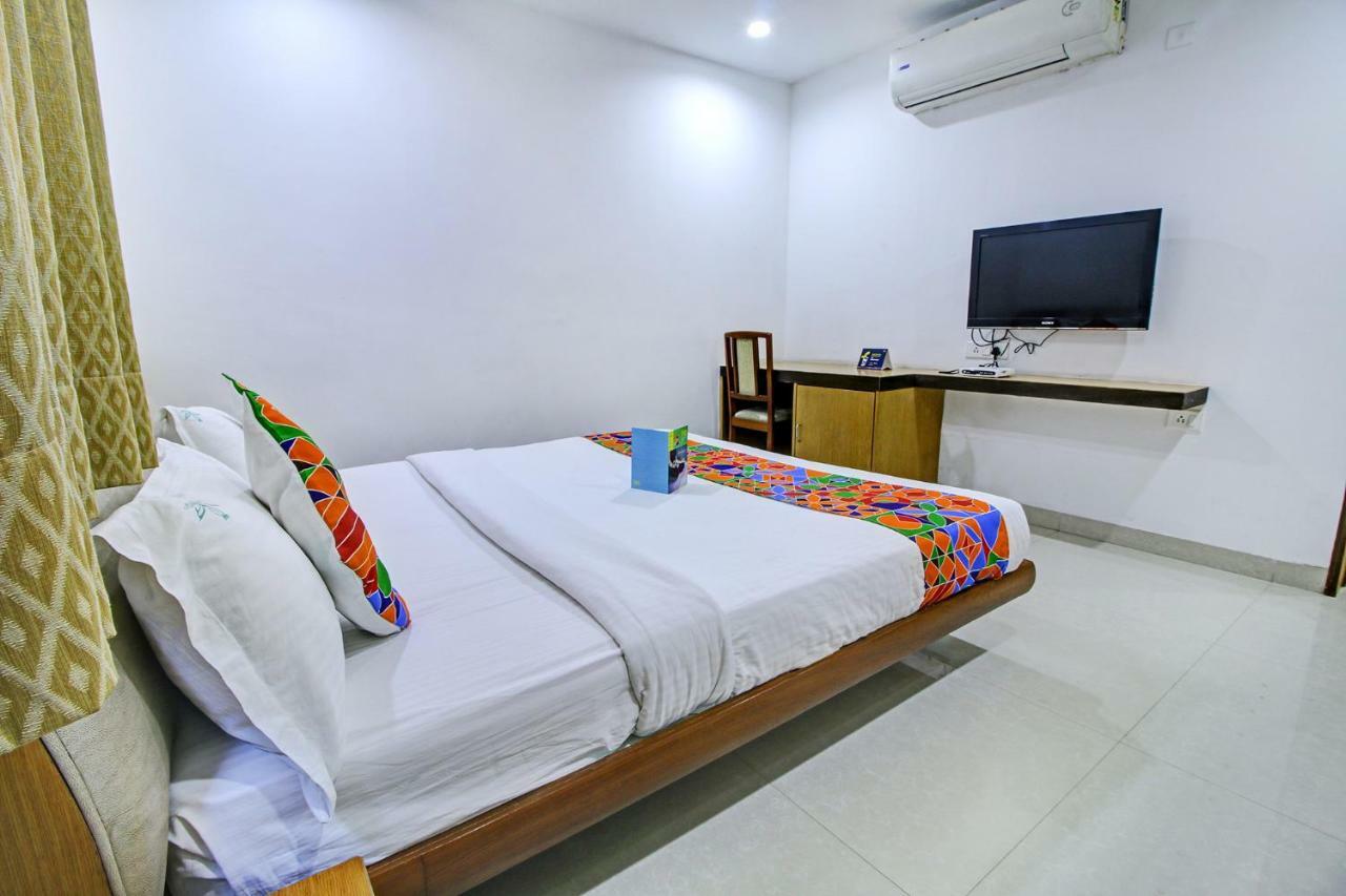 Fabhotel Syberitic Suites Gachibowli - Fully Vaccinated Staff Kondapur  Bagian luar foto