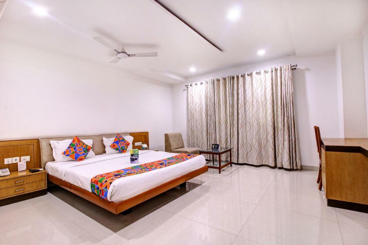 Fabhotel Syberitic Suites Gachibowli - Fully Vaccinated Staff Kondapur  Bagian luar foto