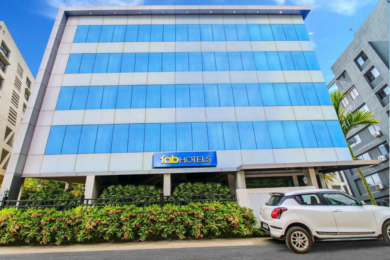 Fabhotel Syberitic Suites Gachibowli - Fully Vaccinated Staff Kondapur  Bagian luar foto